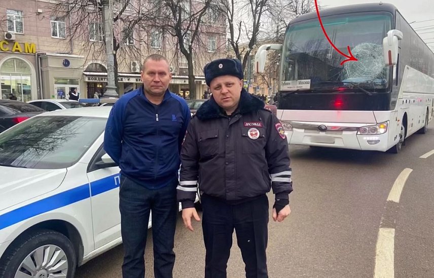 Кусок льда разбил лобовое стекло пассажирского автобуса Губкин – Москва