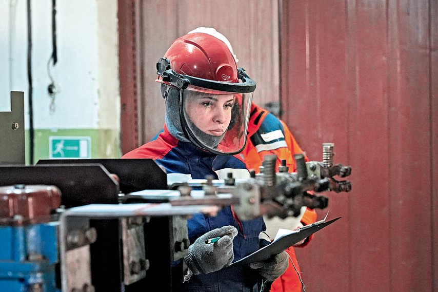 Участники конкурса профмастерства на ЛебГОКе «укрощают» даже самое высокое напряжение