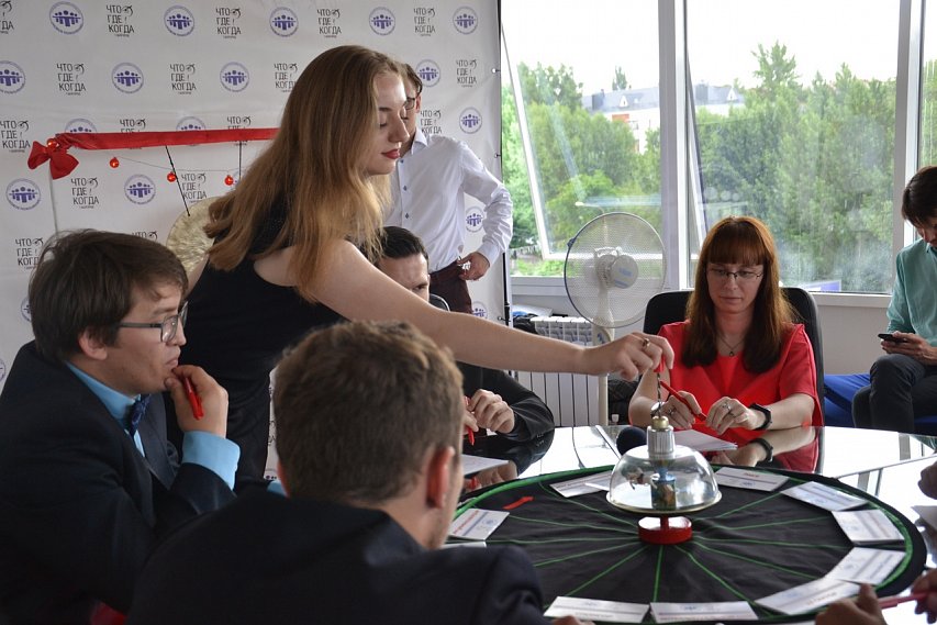 Белгородская молодёжь сразилась в финале «Что? Где? Когда?»
