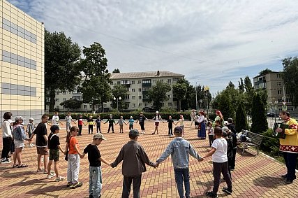В Губкине прошел праздник «Ромашковое счастье» ко Дню семьи, любви и верности