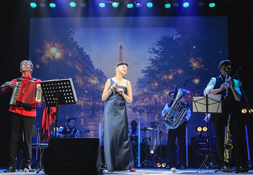 Концерт «110 лет Эдит Пиаф» открыл гастрольный год в Губкине