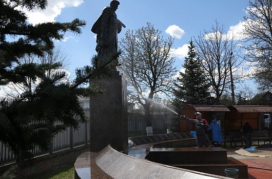 Лебединские волонтёры навели порядок на братской могиле советских воинов в Губкине