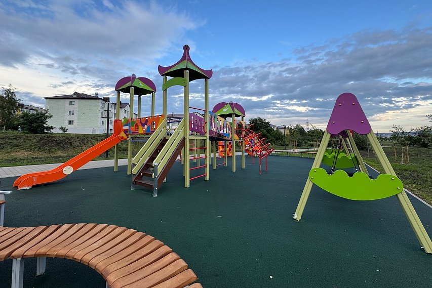 В Губкине построили новую детскую площадку