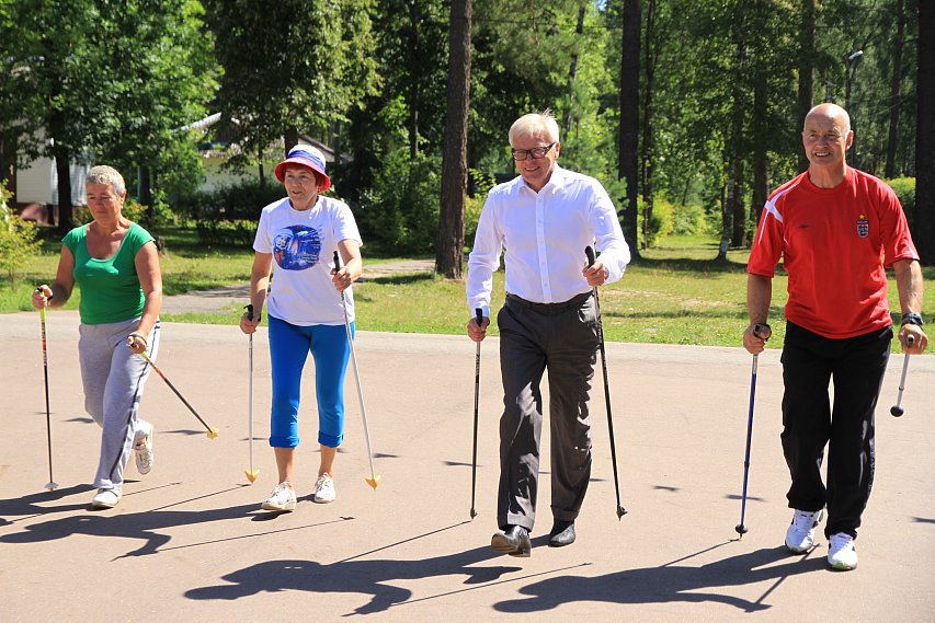 Палки – в руки: Белгород приглашает губкинских любителей финской ходьбы